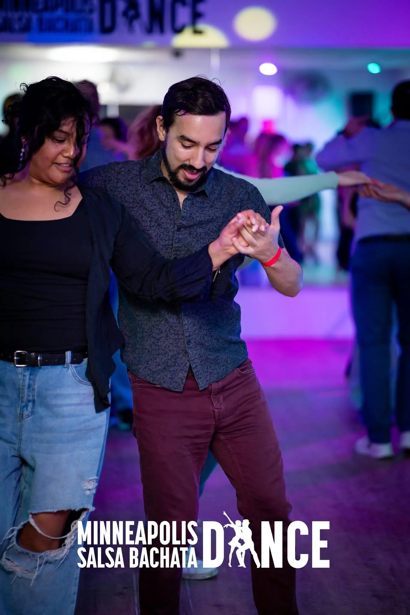 Leçon de Salsa + Soirée de collecte de fonds Salsa Sin Fronteras