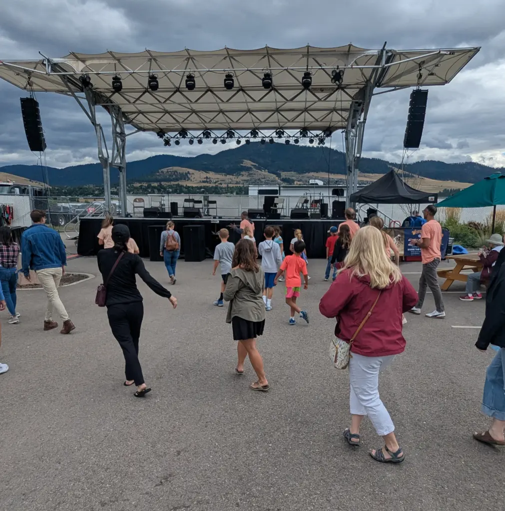 Salsa Aufführungen & Kurs auf der Western MT Staatsmesse