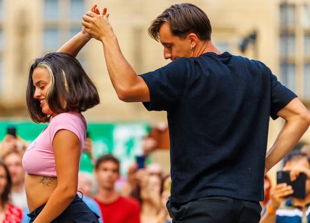 Salsa & Bachata Classes at The Art of Salsa
